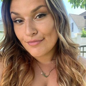 Meet your Posher, Leah